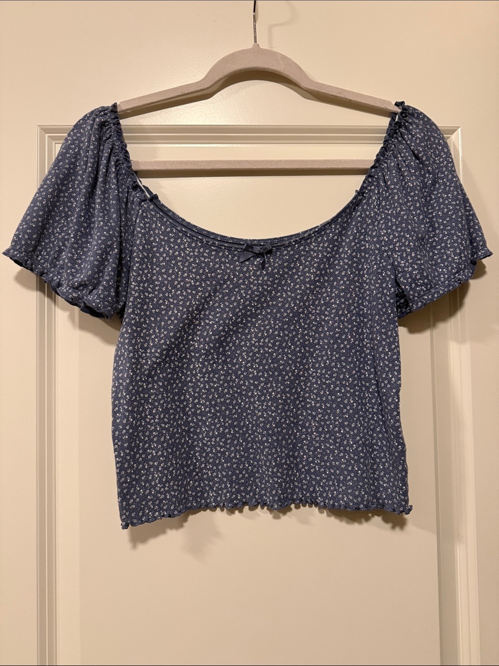 American Eagle Outfitters Navy Blue Floral Scoop Crop Top
